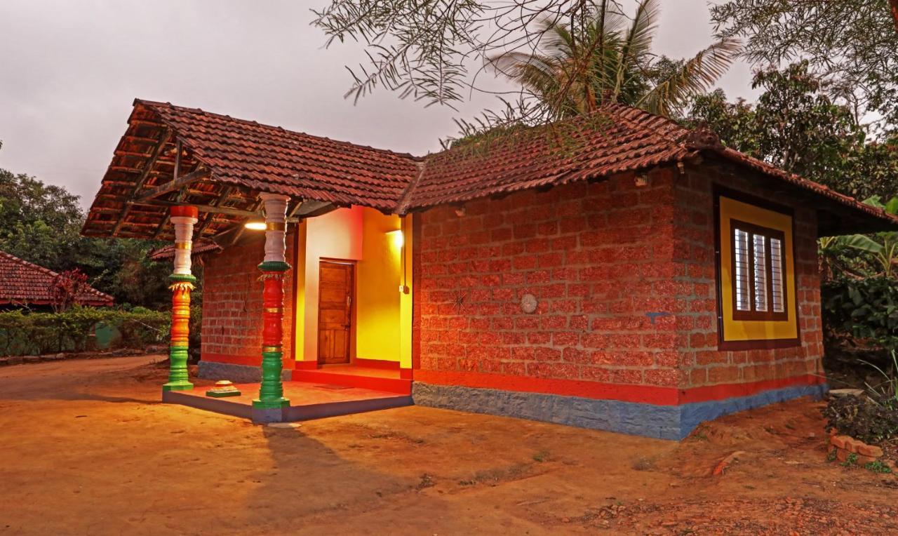 Hotel Allaranda Homestay Madikeri Exterior photo