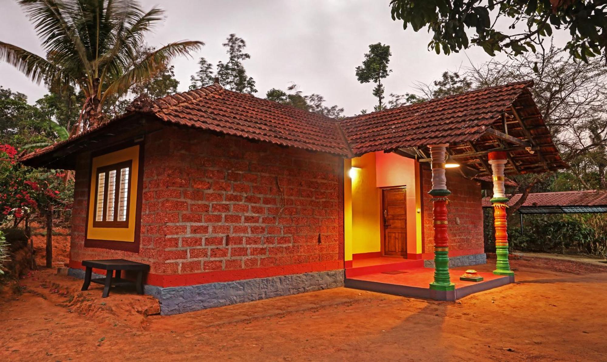 Hotel Allaranda Homestay Madikeri Exterior photo